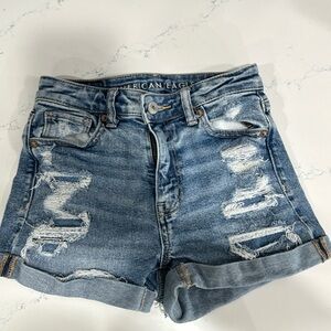 EUC American Eagle ripped Jean shorts light to medium wash. Size 000